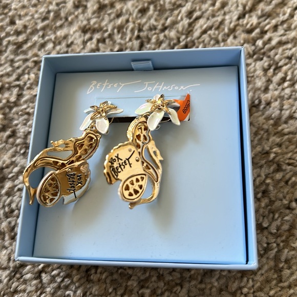 NEW Betsey Johnson Gold Mermaid Earrings - Picture 4 of 6